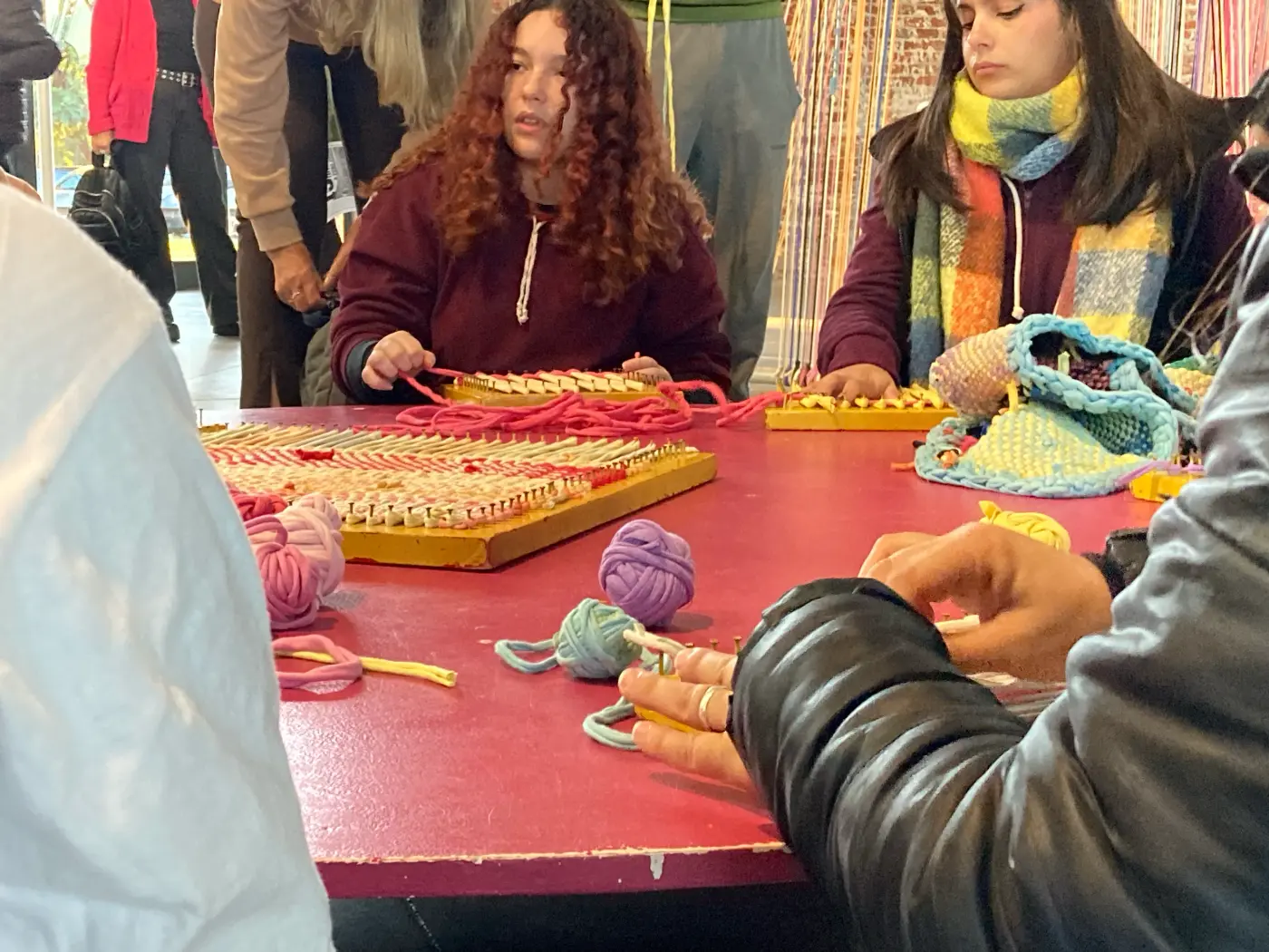 Marco de clavos con tejido entramado